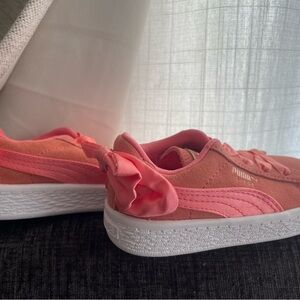 Puma sneakers never worn, beautiful orange pink and with bow.